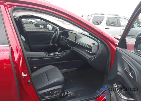 2025 Toyota Crown Signia Limited from USA, damaged, VIN JTDACAAJ0S3016015